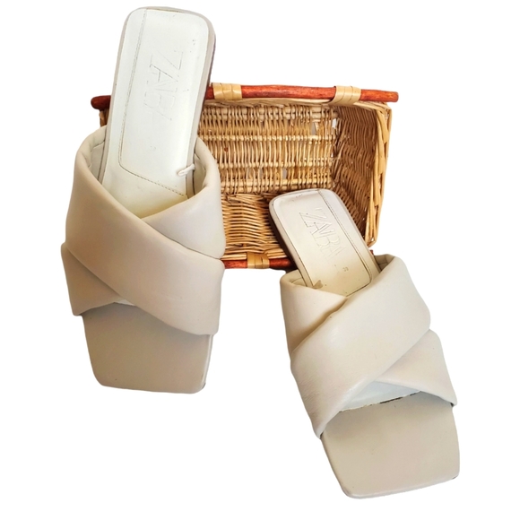 ZARA- Slip on sandals - Picture 2 of 5